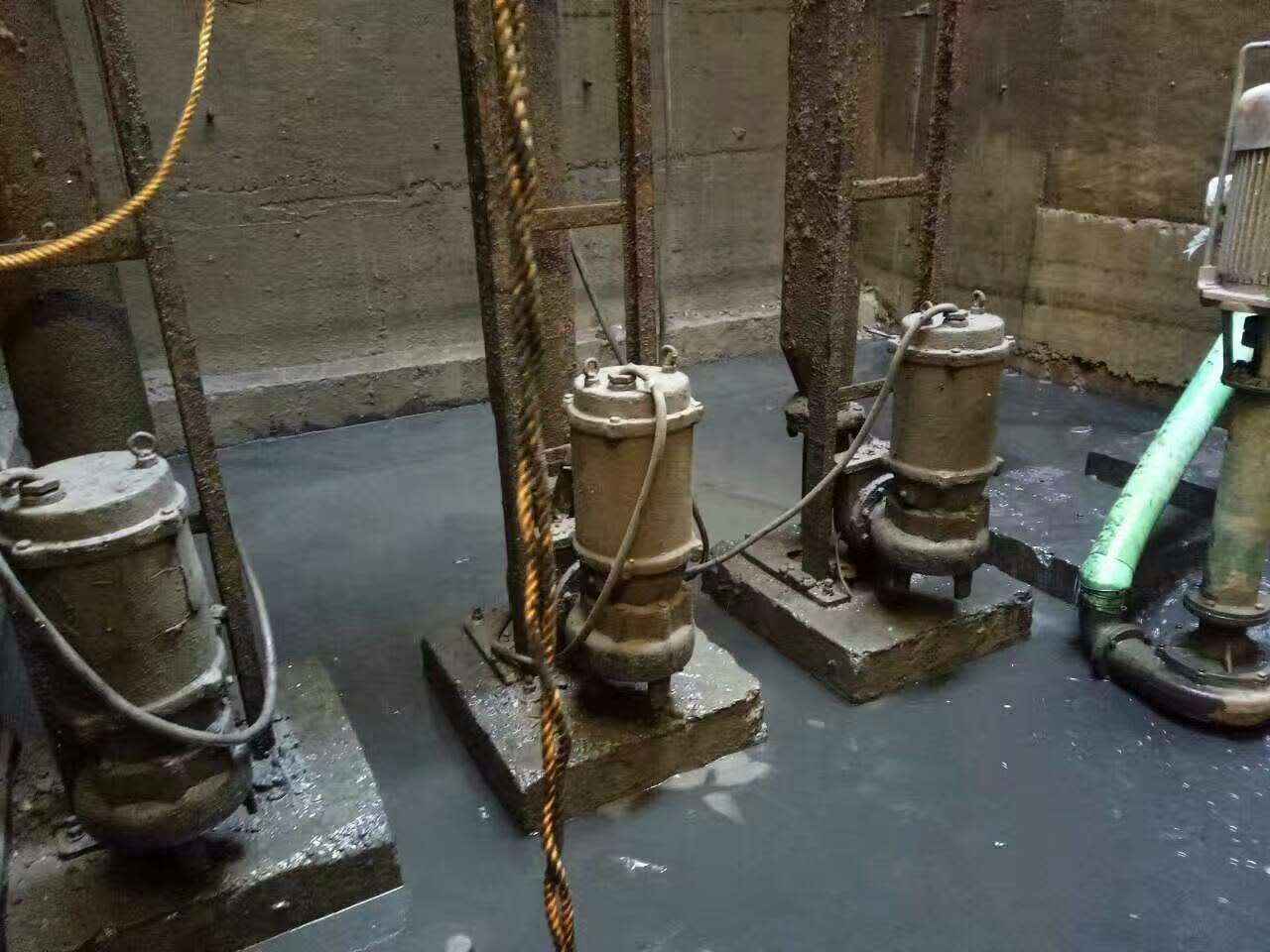 遂溪污水池清理